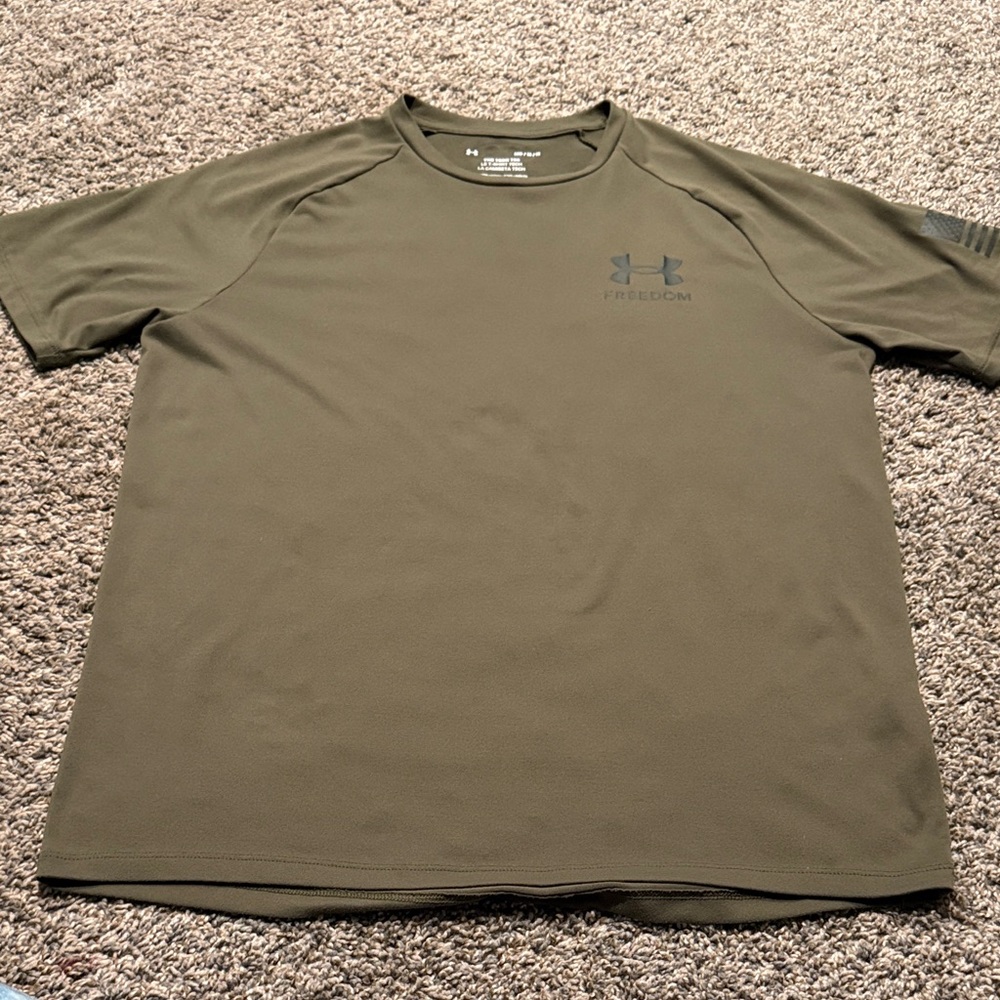Under Armour Men's Short Sleeve Tee in Army Green